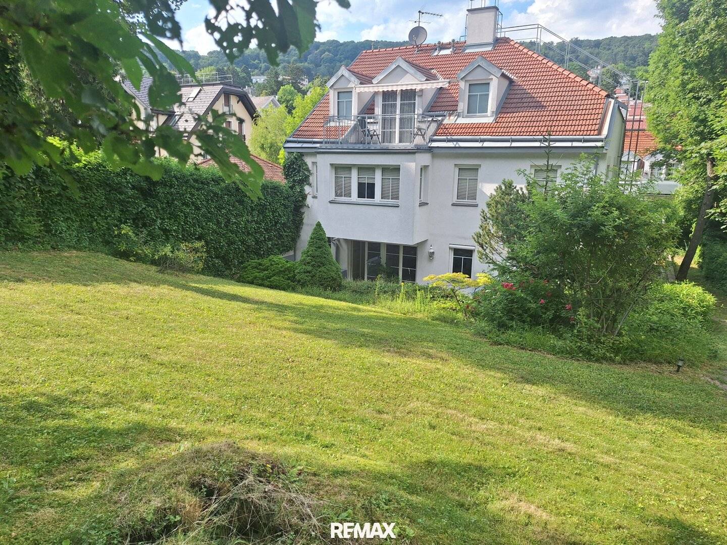 Renovierte Gartenwohnung mit Terrasse und Kamin in Döbling