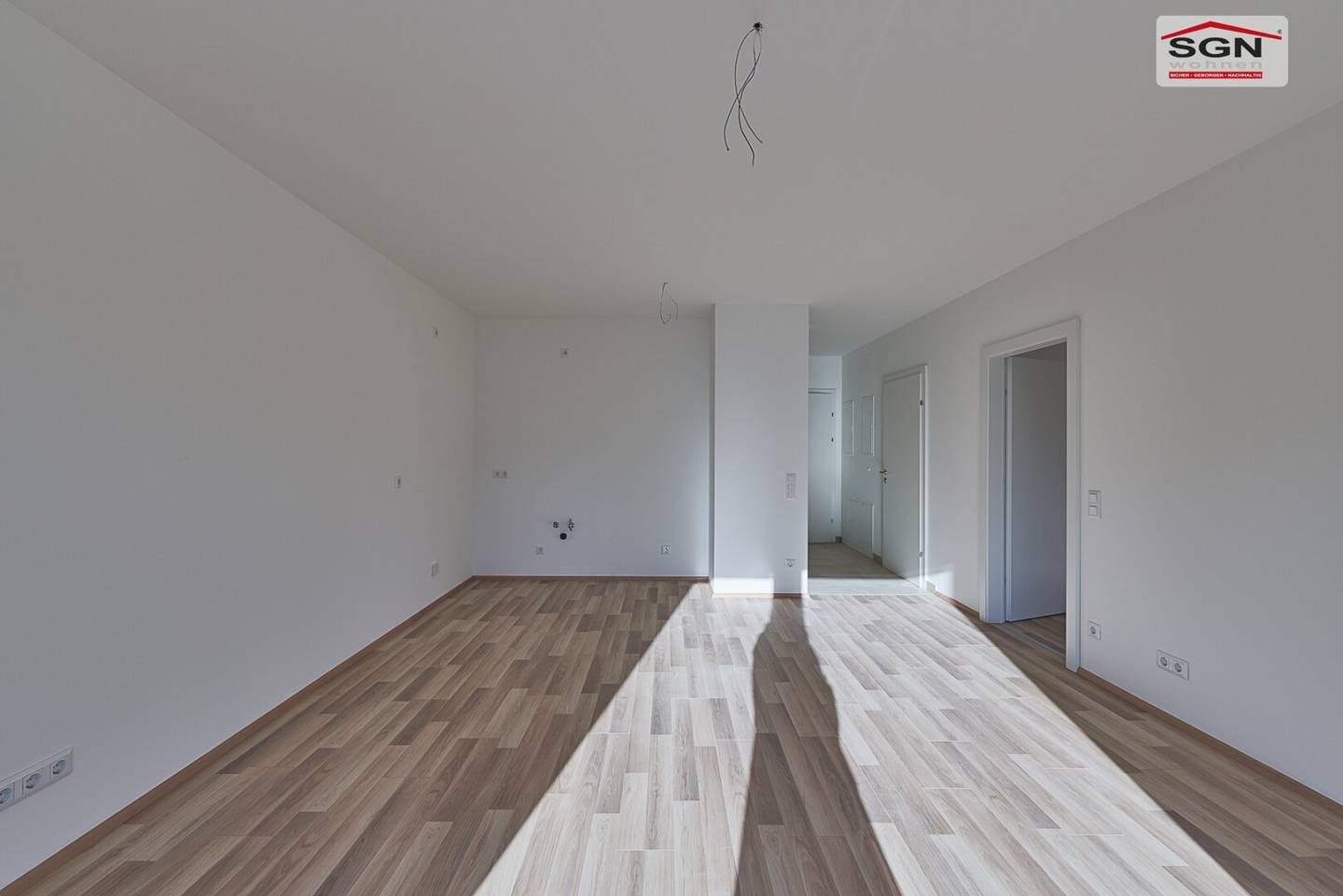 New build apartment with balcony and parking in central location