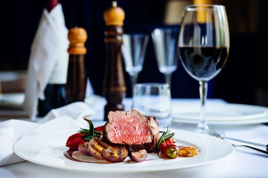 Established steakhouse with beer garden in Neubau