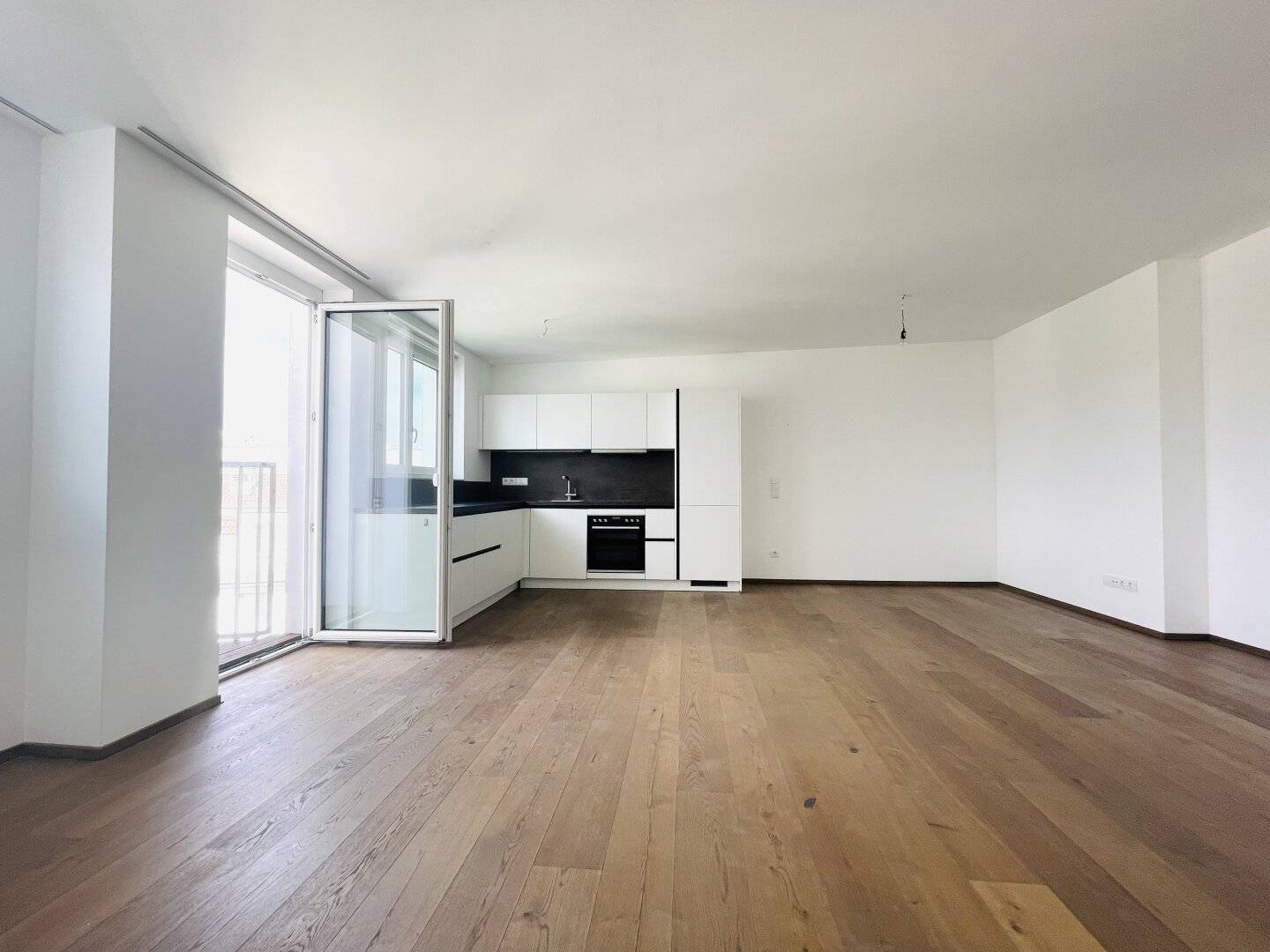 Stilvolle Altbauwohnung mit Balkon in zentraler Lage