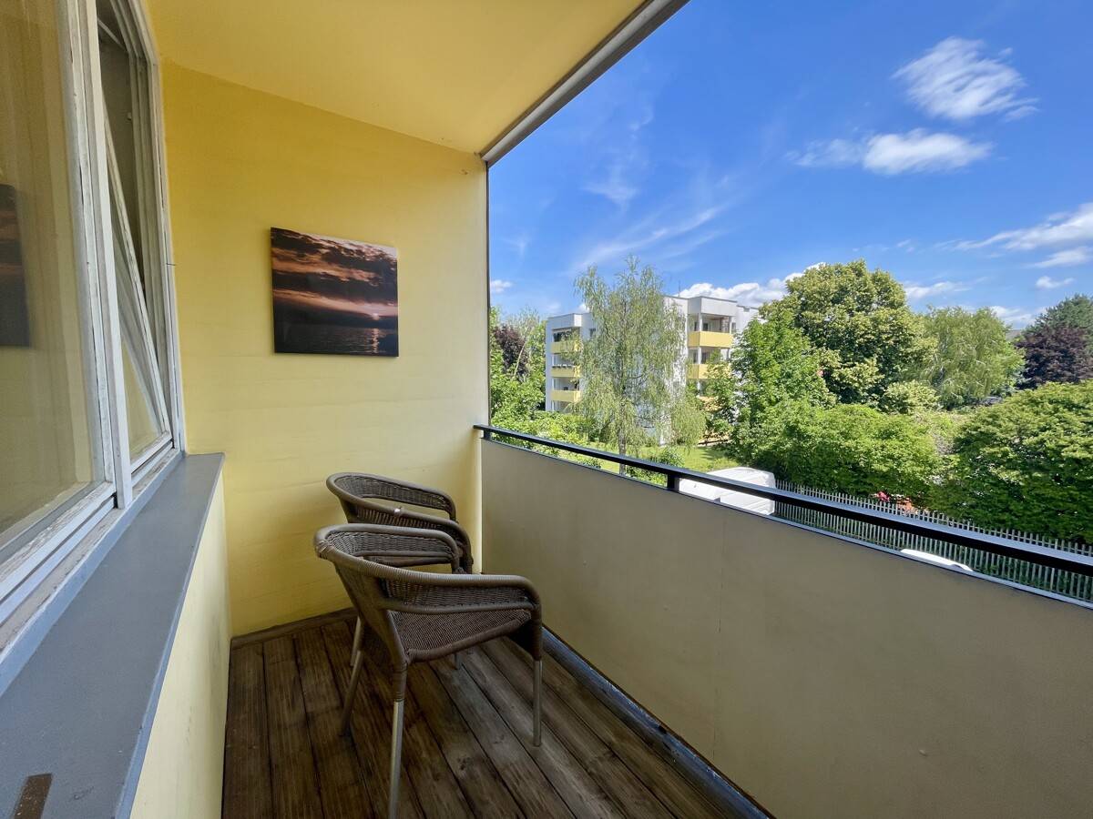 Quiet apartment with balcony and green view