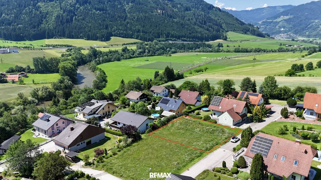 Sonniges Baugrundstück mit Blick ins Grüne