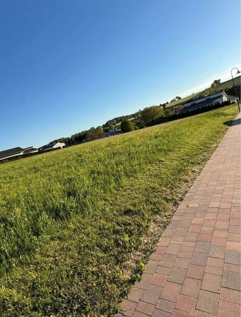 Sonnenverwöhntes Baugrundstück in ruhiger Lage