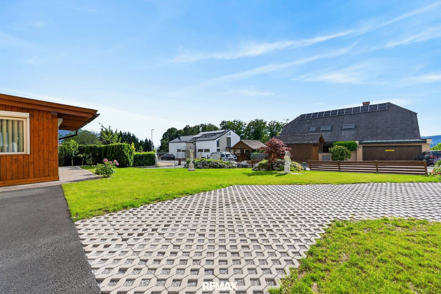 Sonniges Einfamilienhaus mit Wintergarten und Balkonen in Petersbergen