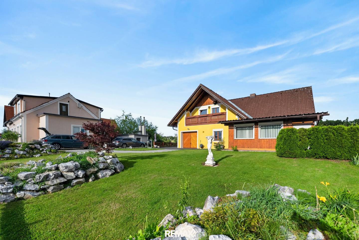 Sonniges Einfamilienhaus mit Wintergarten und Balkonen in Petersbergen