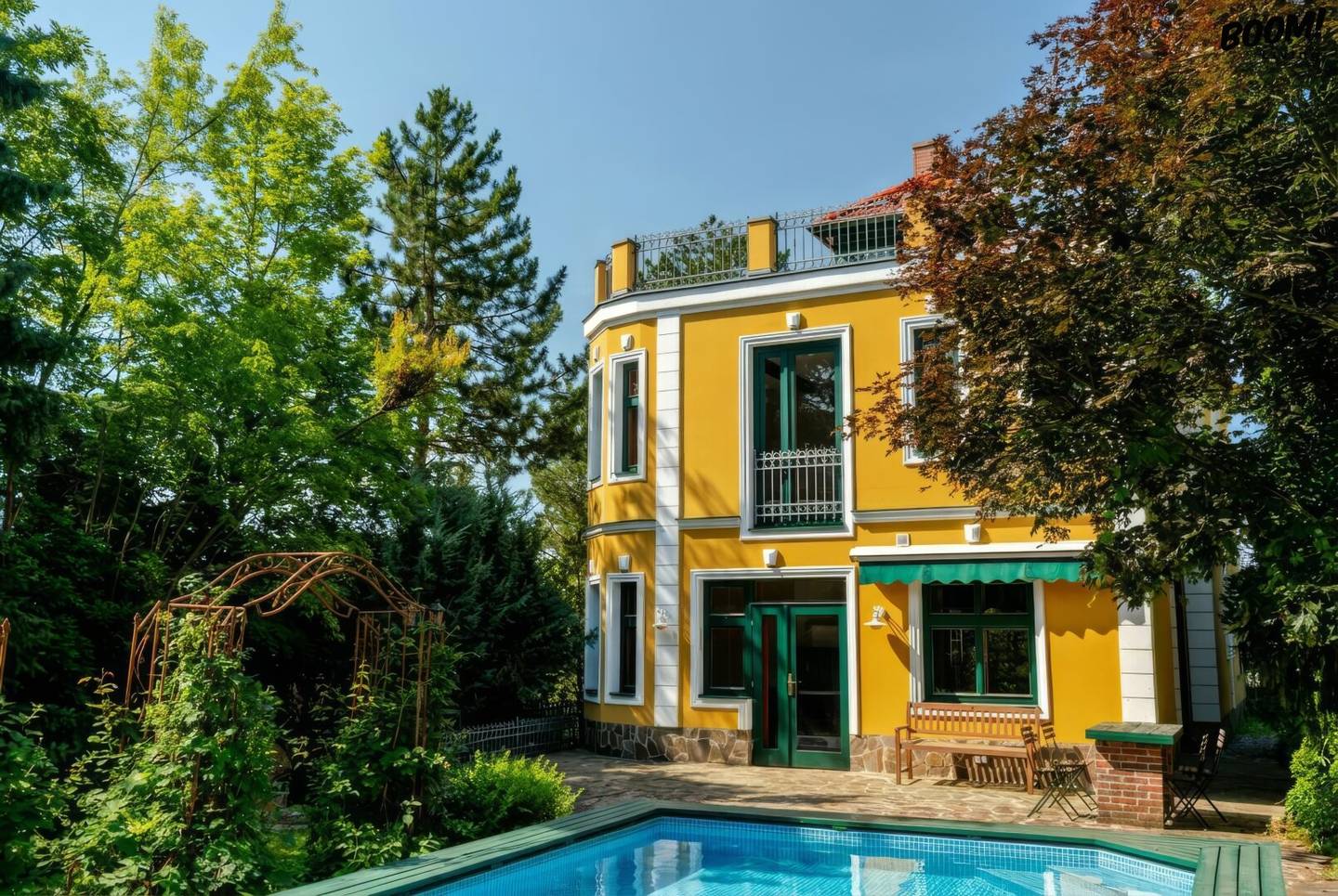 Villa mit Panorama Dachterrasse und Pool in Hietzing