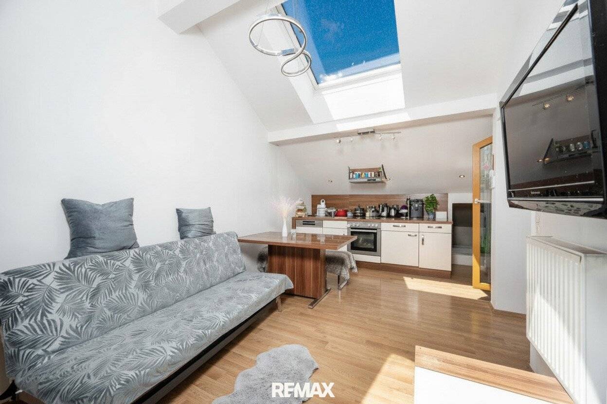 Dachgeschosswohnung mit Westterrasse und Bergblick