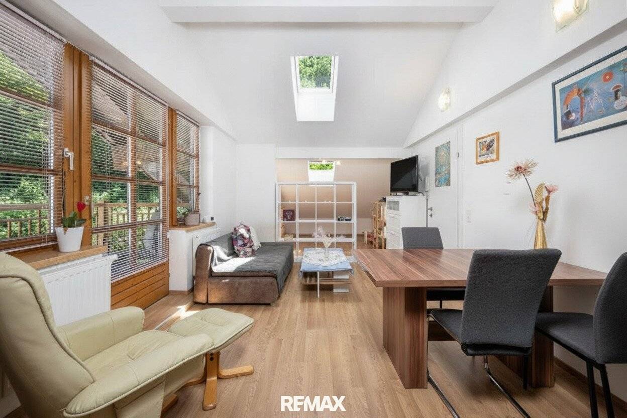 Dachgeschosswohnung mit Balkon in zentraler Lage