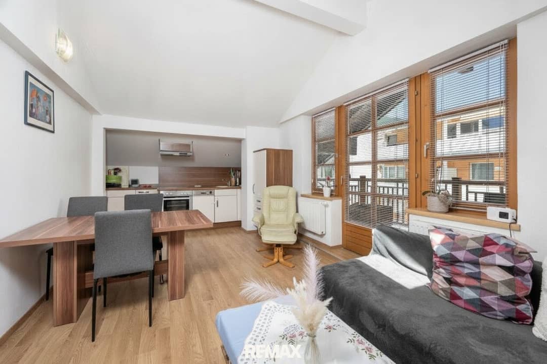 Dachgeschosswohnung mit Balkon in zentraler Lage