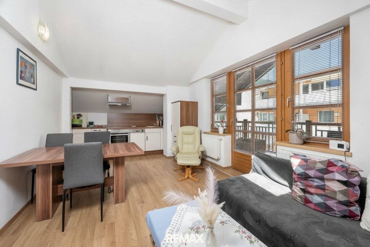 Dachgeschosswohnung mit Balkon in zentraler Lage