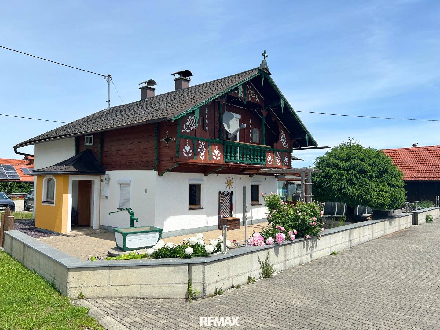 Einfamilienhaus mit Wintergarten und großem Garten