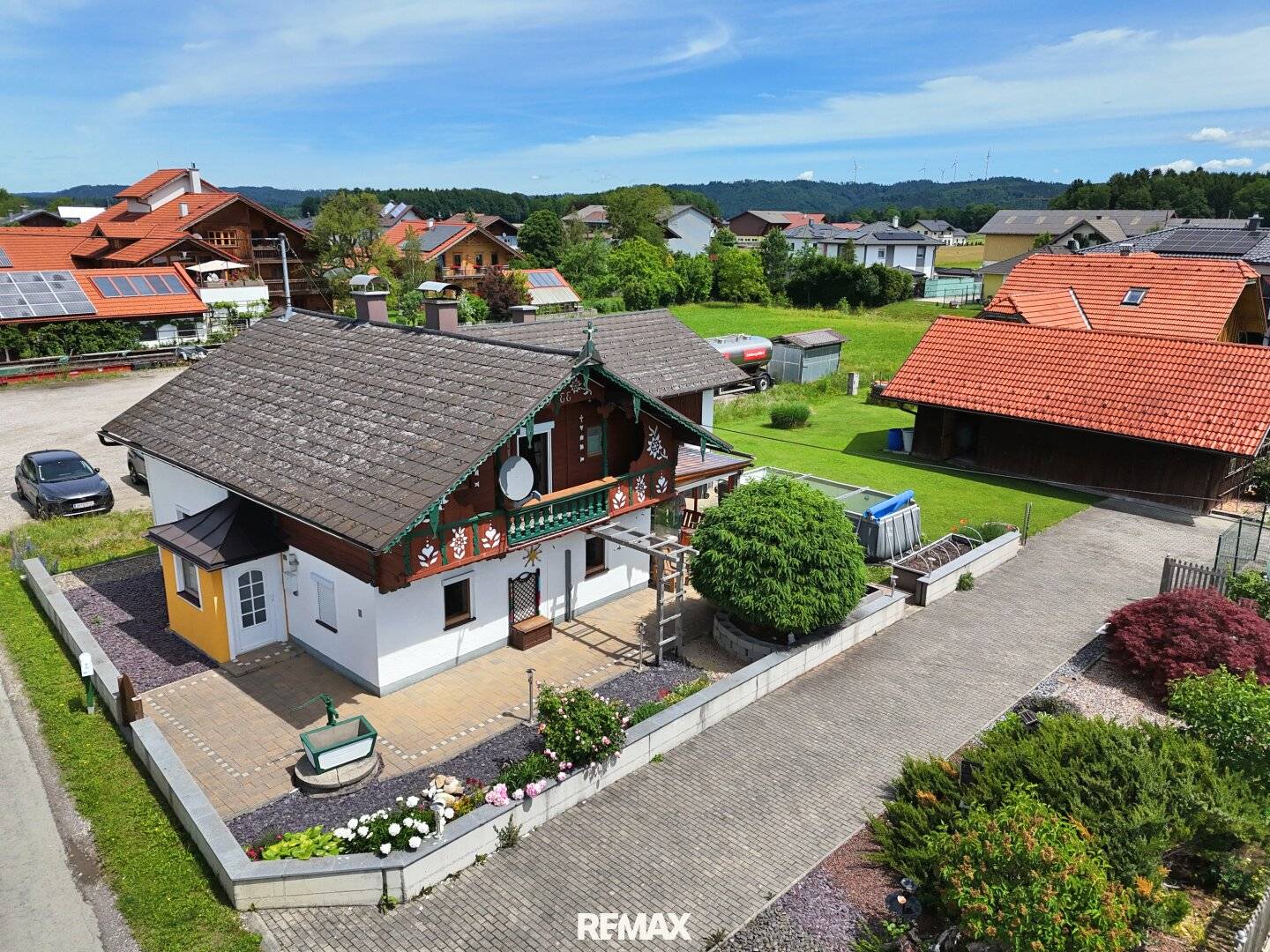 Einfamilienhaus mit Wintergarten und großem Garten