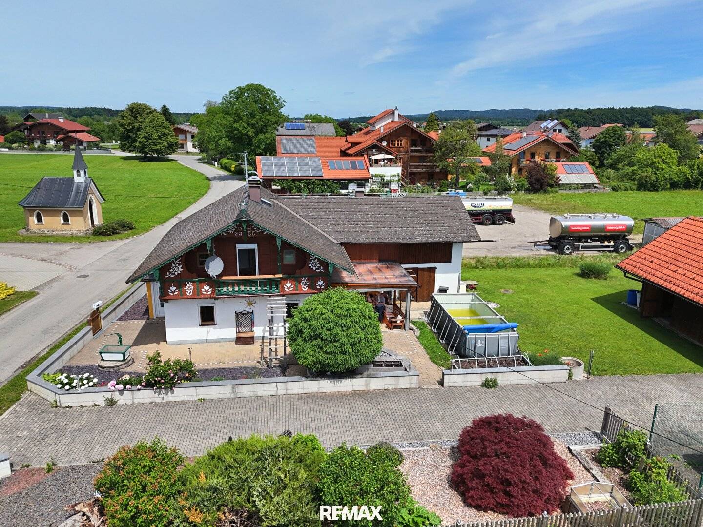 Einfamilienhaus mit Wintergarten und großem Garten