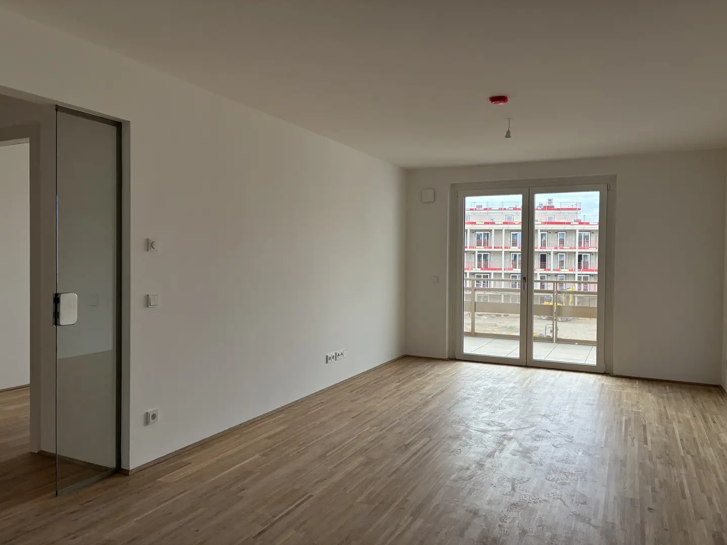 Moderne 4 Zimmer Wohnung mit Loggia in Grünlage