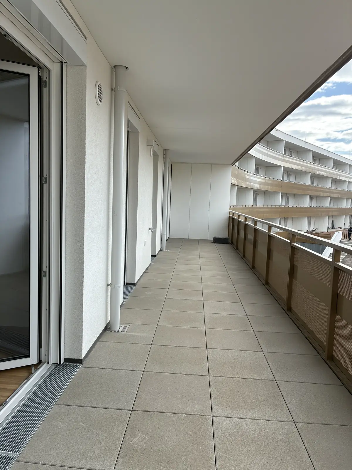 Moderne 4 Zimmer Wohnung mit Loggia in Grünlage