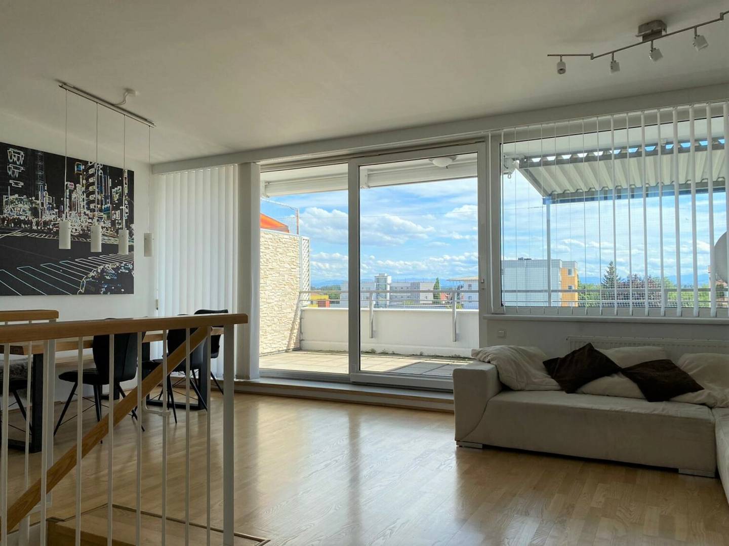 Maisonette apartment with rooftop terrace in central location