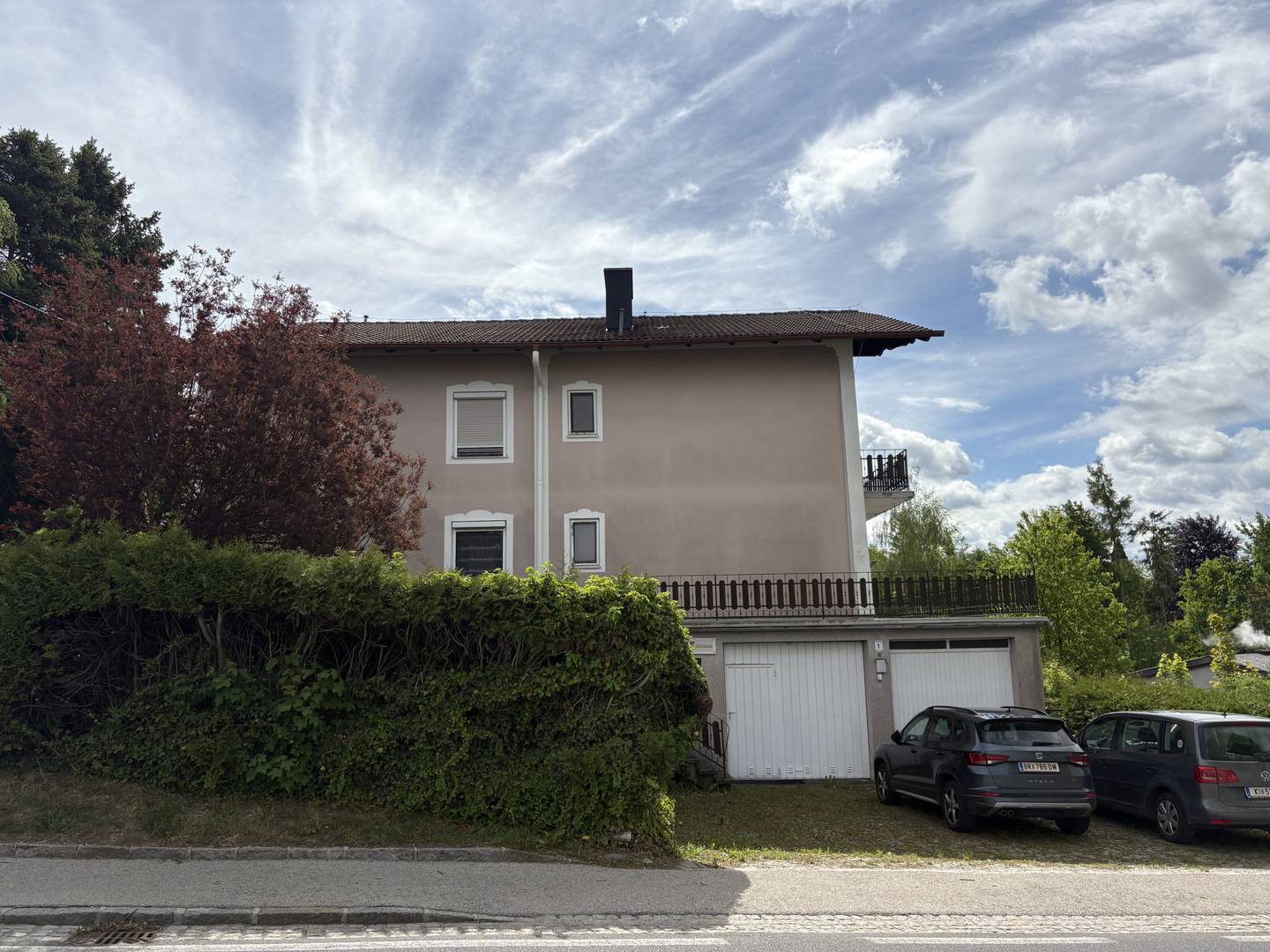 Spacious house with cellar and garden plot in Aspach
