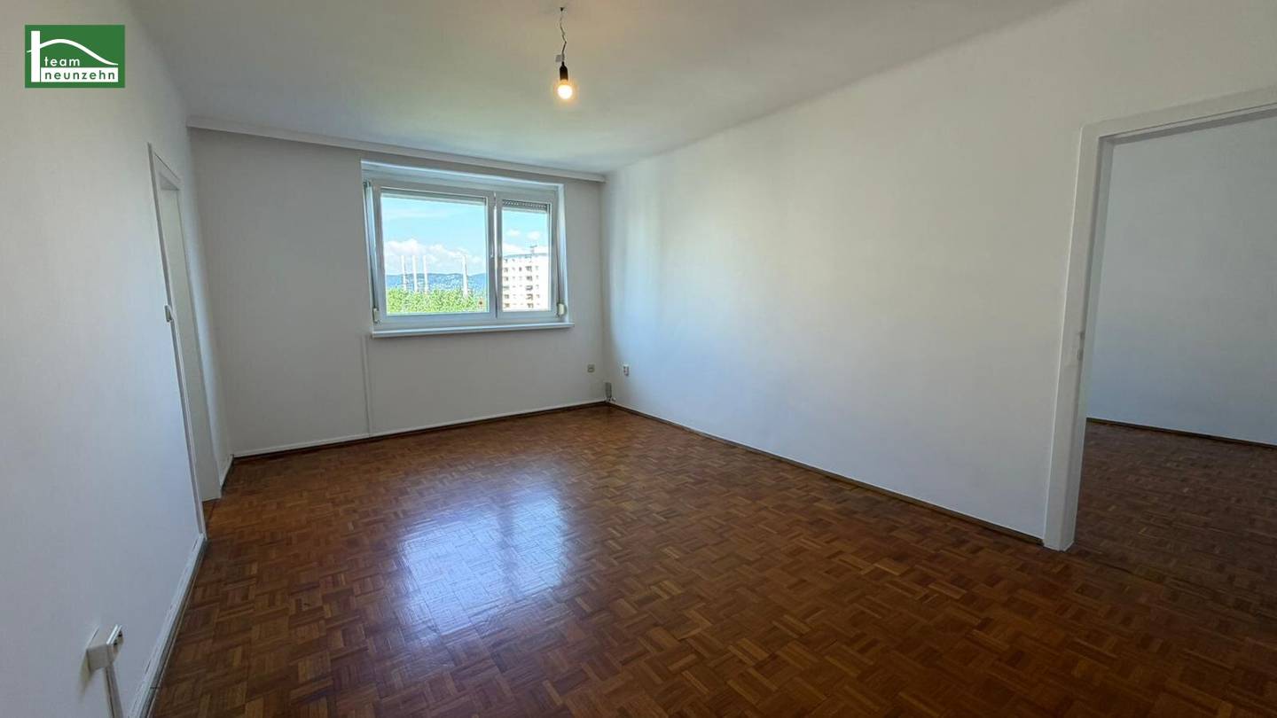 Bright 2-room apartment with parquet on the 6th floor