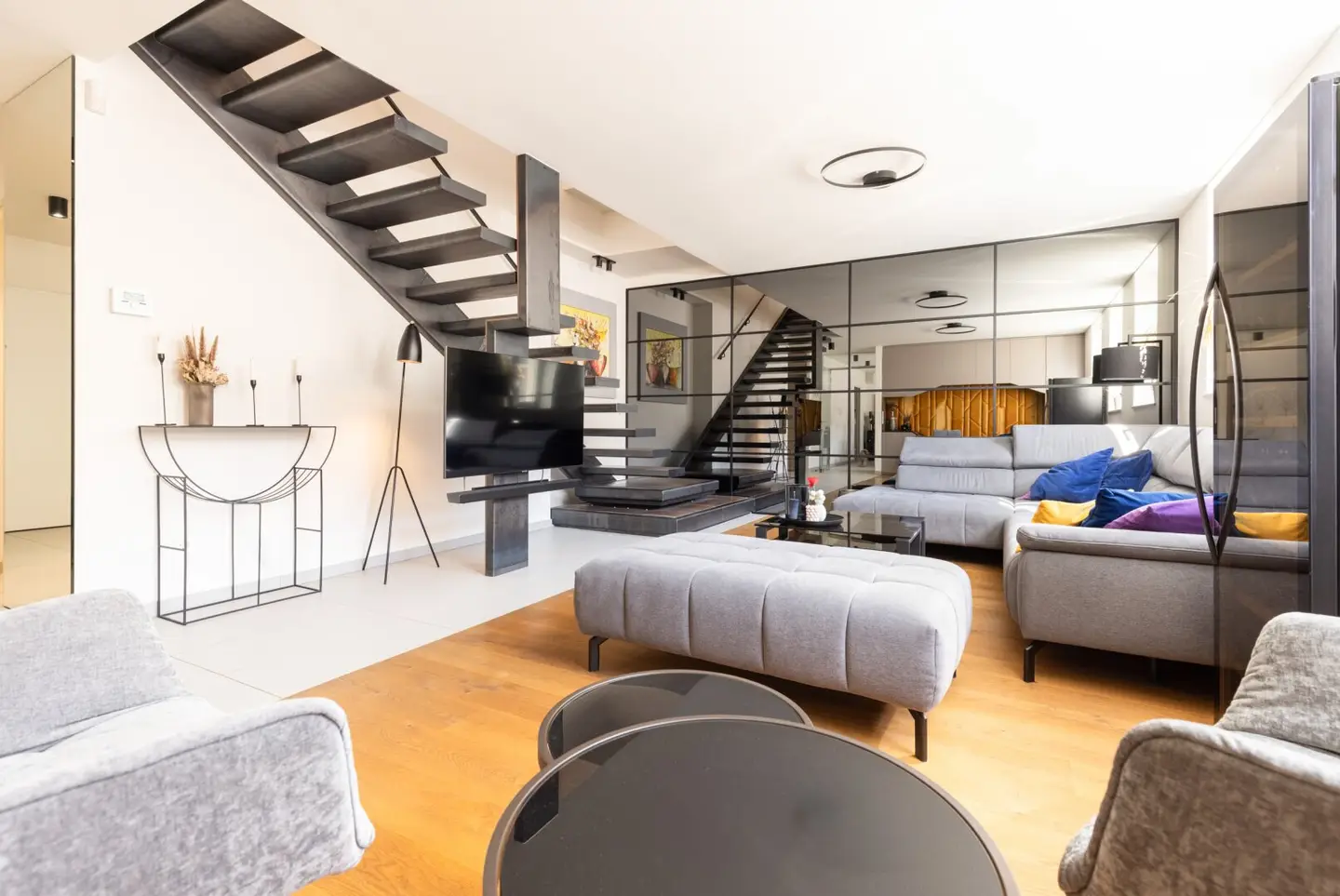 ARCHITECTURE. CRAFTSMANSHIP. LIVING QUALITY. EXCLUSIVE ATTIC MAISONETTE WITH SPACIOUS, MODERN DESIGN