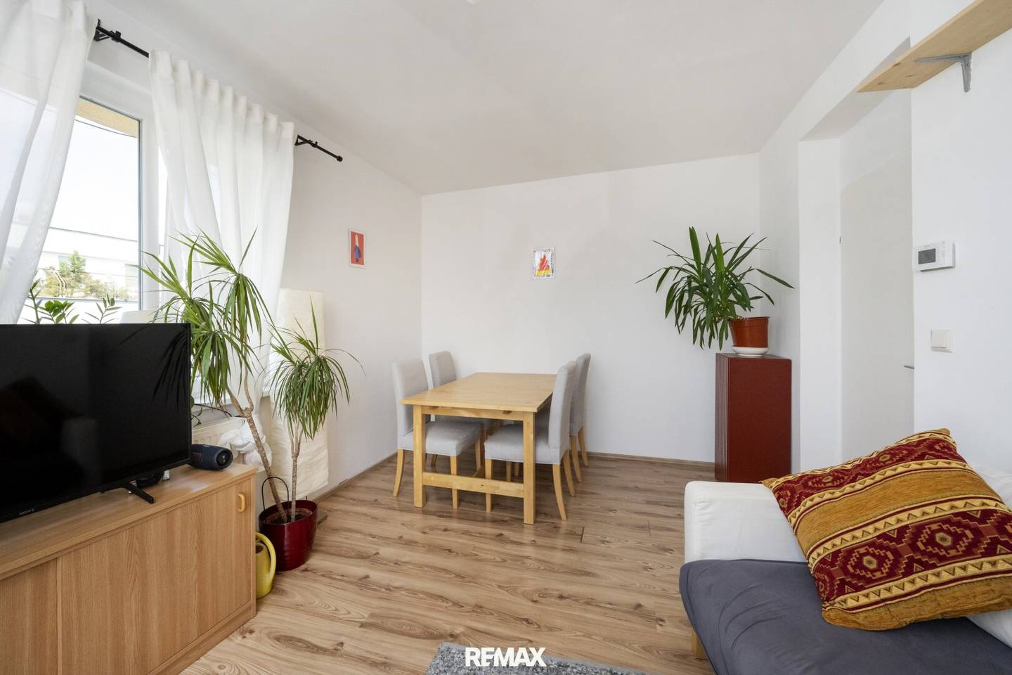 Helle Dachgeschosswohnung mit umlaufender Terrasse in Hernals