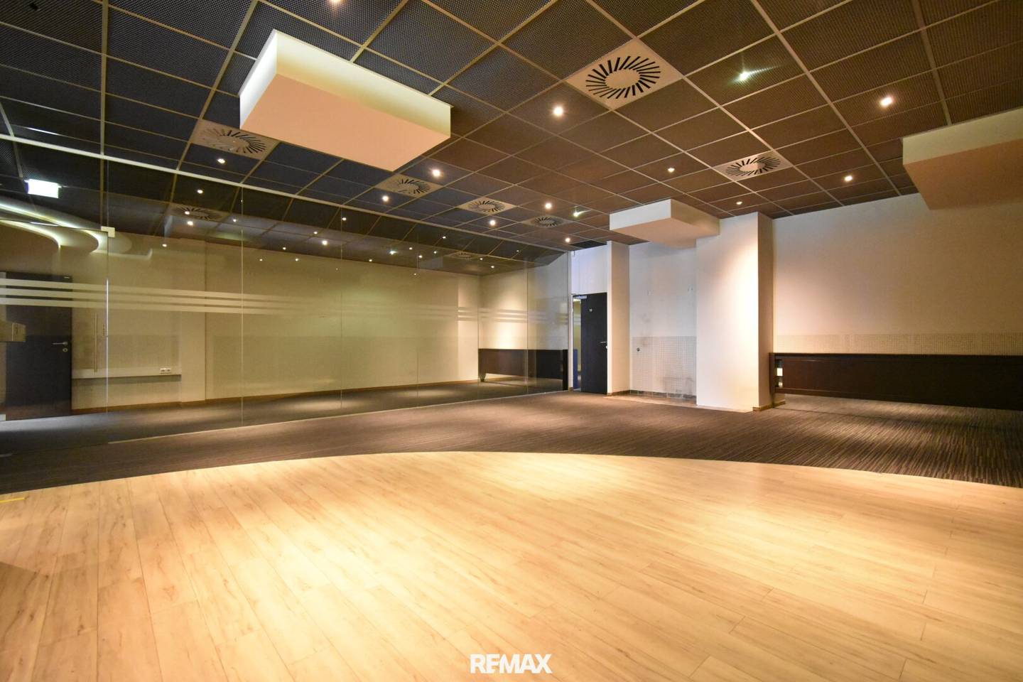 Barrier-free office space with air conditioning in Steyr city center