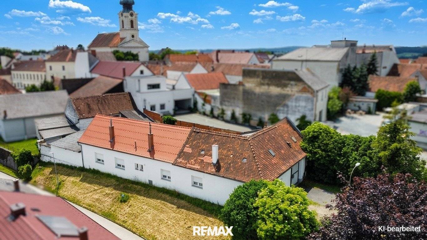 Einfamilienhaus mit großem Stadel und Innenhof in ruhiger Lage