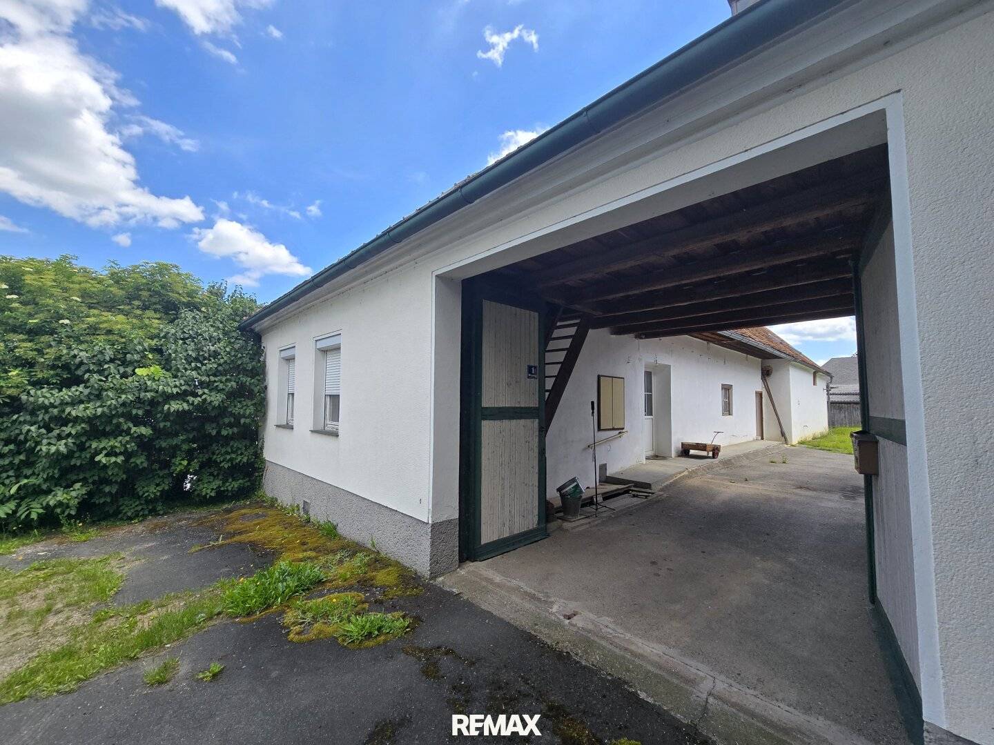 Einfamilienhaus mit großem Stadel und Innenhof in ruhiger Lage