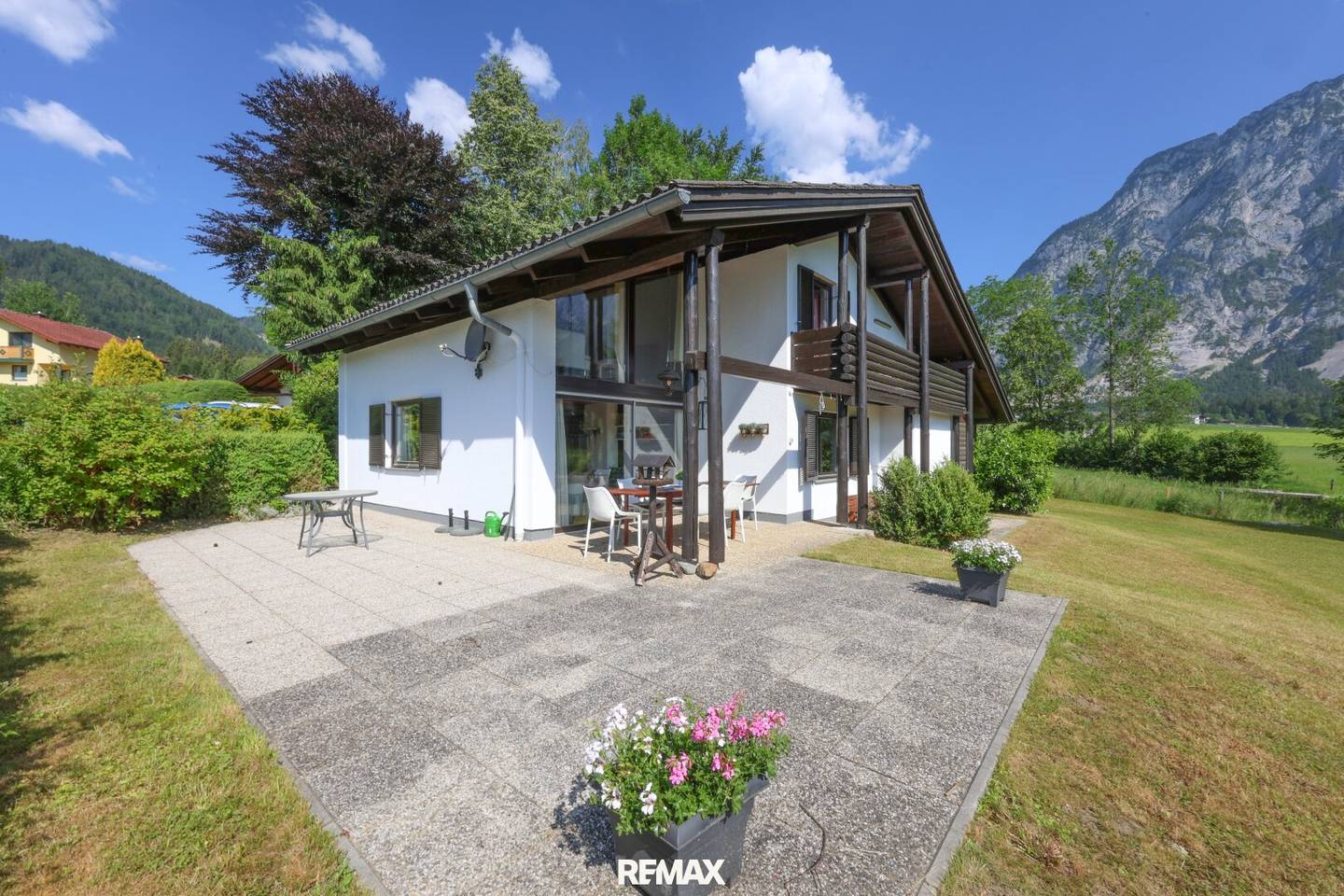 Einfamilienhaus mit Blick auf Kammspitze und Ennstal