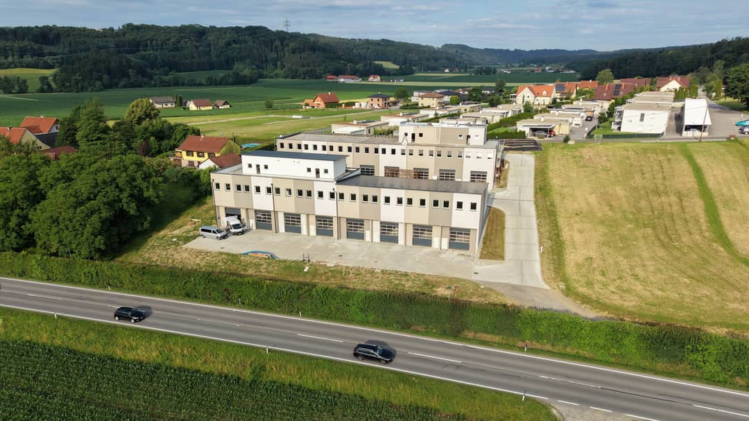 Moderne Halle mit guter Verkehrsanbindung in der Oststeiermark