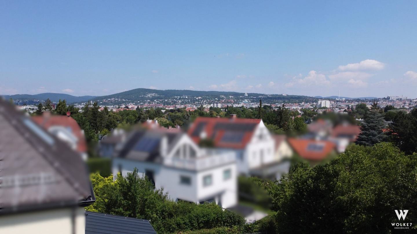 Grundstück am Roten Berg mit Garten und Garage