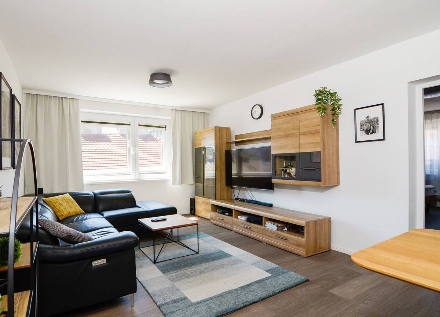 Modern 2 Room Apartment with Parquet and Lift