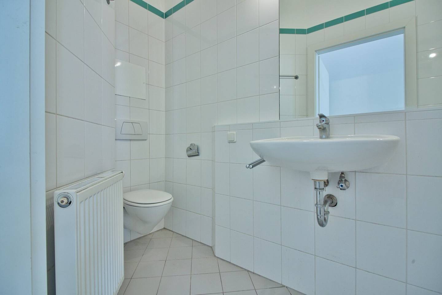 Bright Altbau apartment with separated sleeping nook and elevator in Meidling