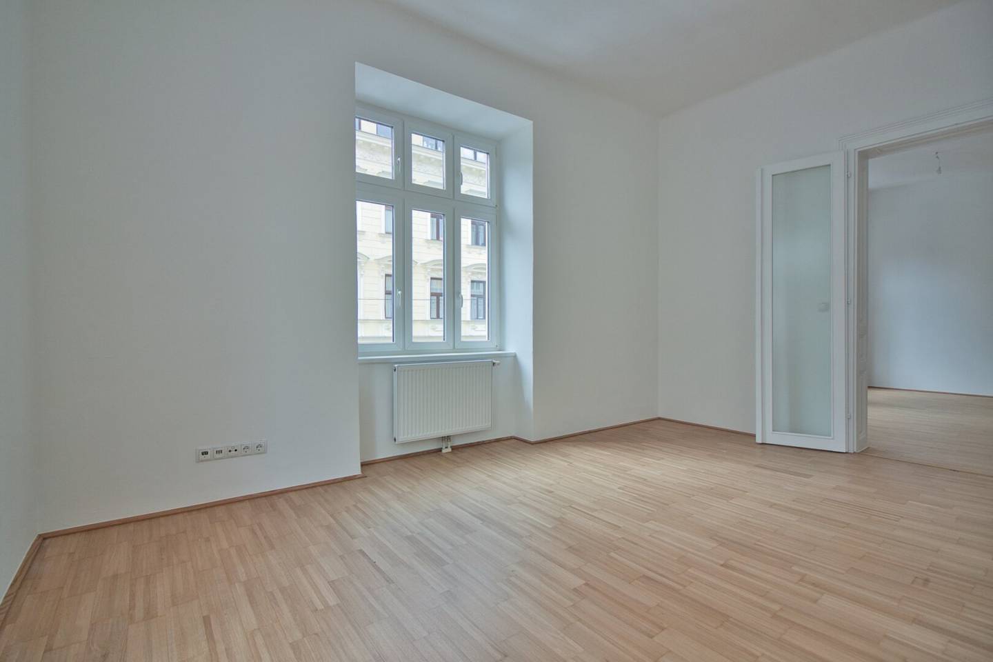 Bright Altbau apartment with elevator near subway and Schönbrunn