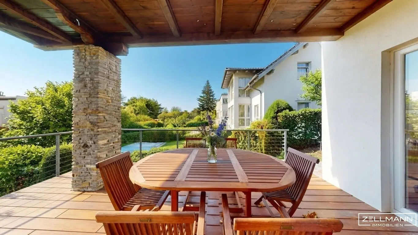 Architectural villa with pool at Lainzer Tiergarten