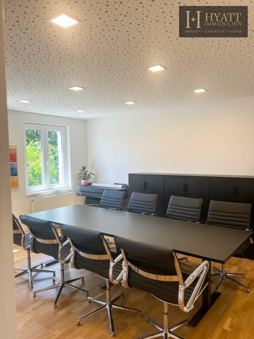 Helles Büro mit Parkett am Saarplatz