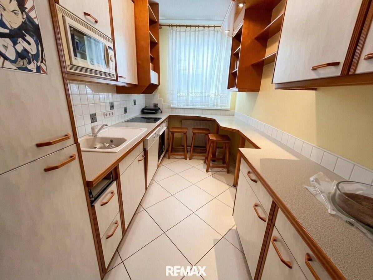 Helle 3 Zimmer Wohnung mit Loggia und Tiefgaragenplatz