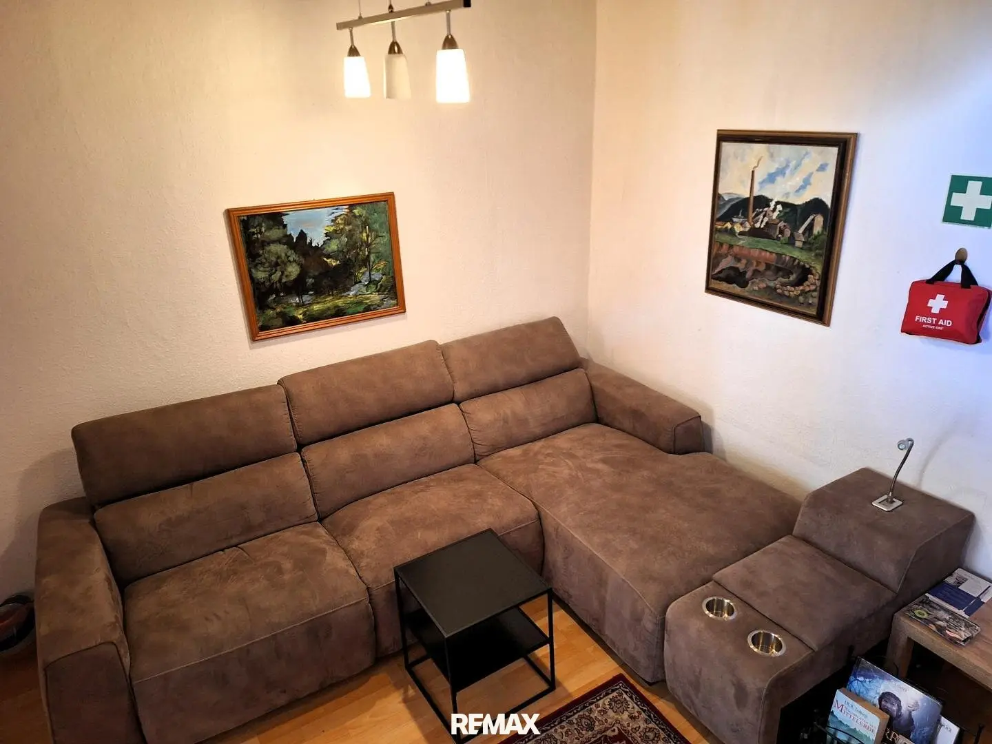 Hotel with Pool and Garden in Central Location