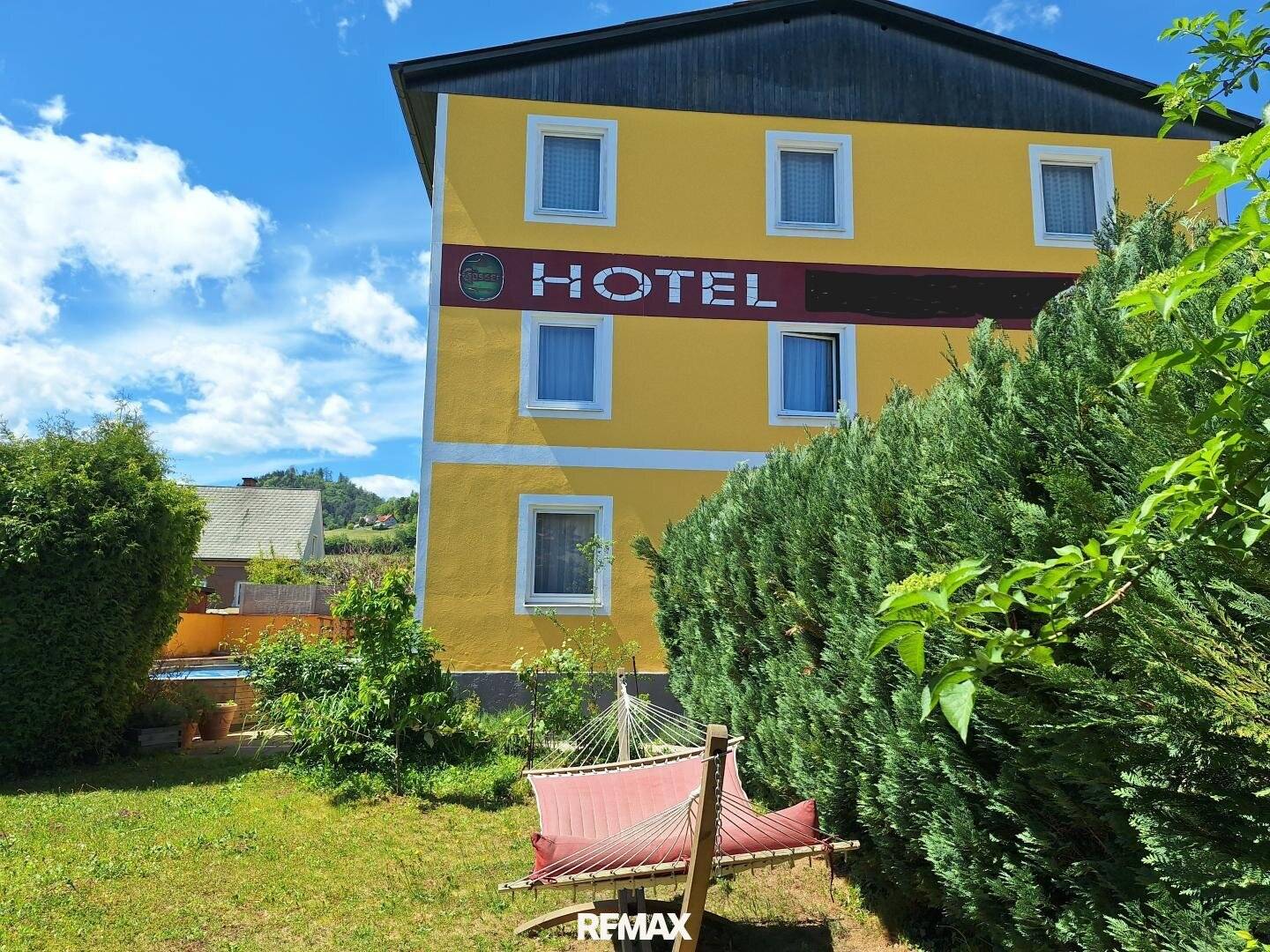 Hotel mit Pool und Garten in zentraler Lage