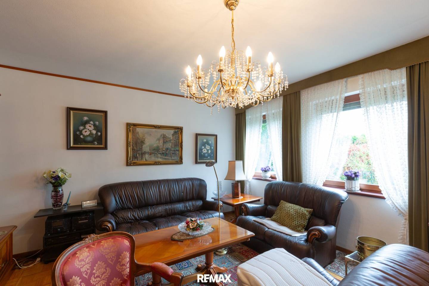 Garden apartment with terrace and underground parking in quiet location