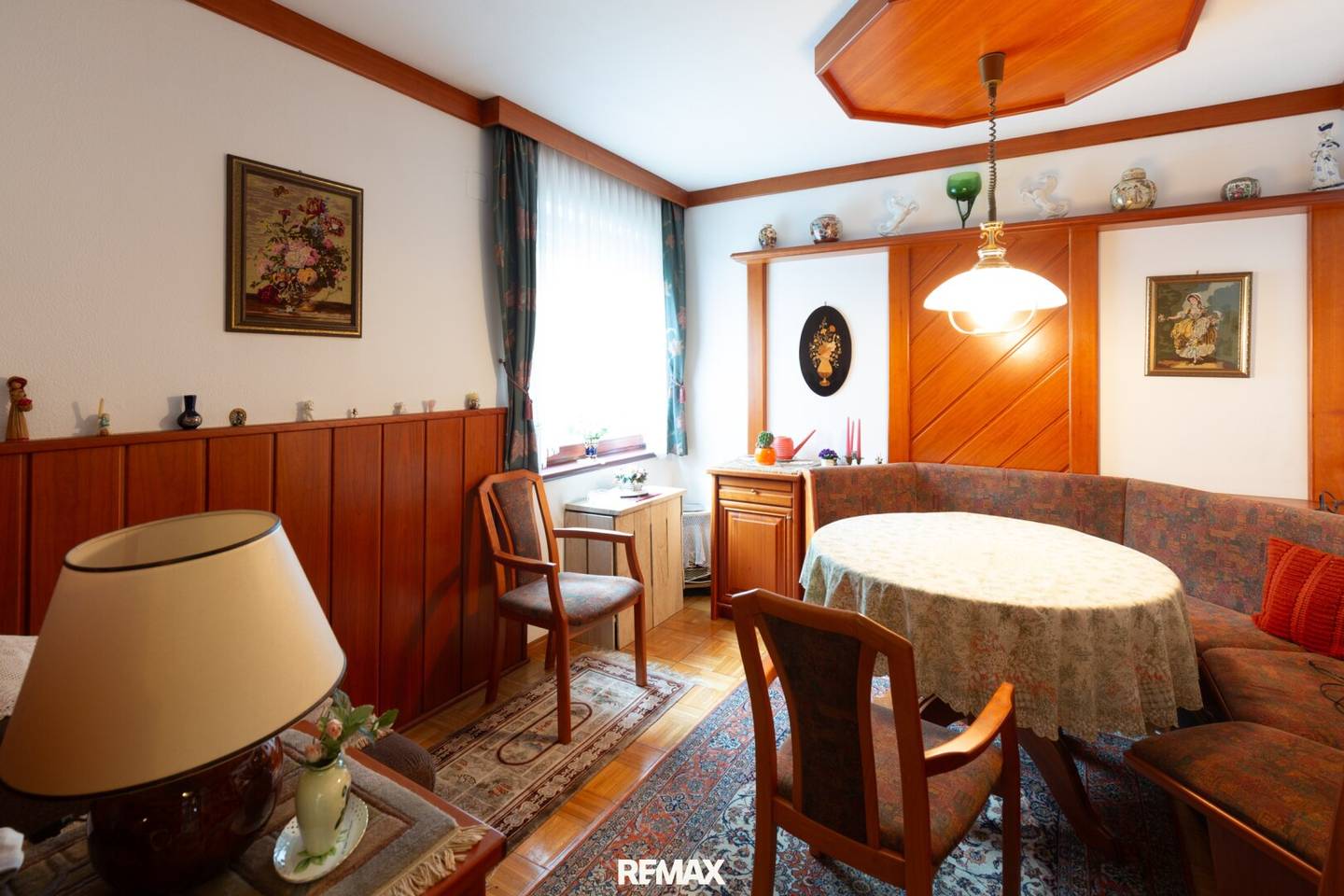 Garden apartment with terrace and underground parking in quiet location