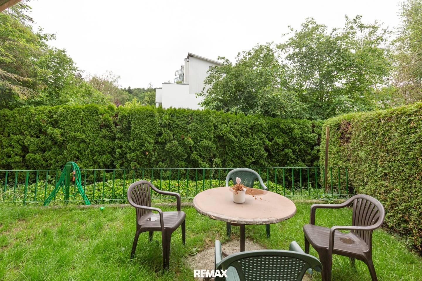 Garden apartment with terrace and underground parking in quiet location