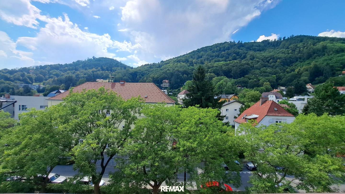 Bright Apartment with Loggia and Distant View in Eggenberg