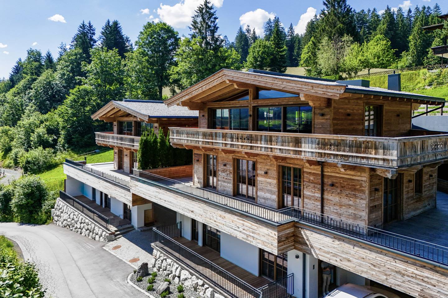 Modernes Chalet mit Panoramablick und Außenpool