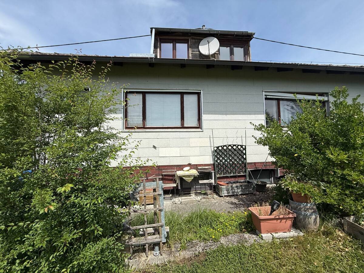 Single family home with garden and cellar in quiet location
