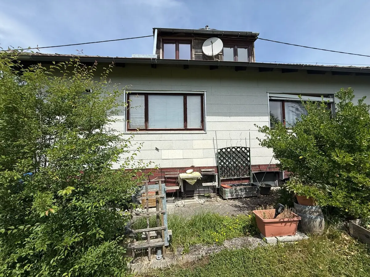 Einfamilienhaus mit Garten und Keller in ruhiger Lage