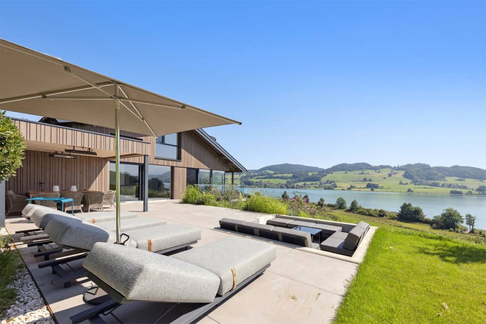 Villa mit unverbaubarem Seeblick und Sonnenterrasse