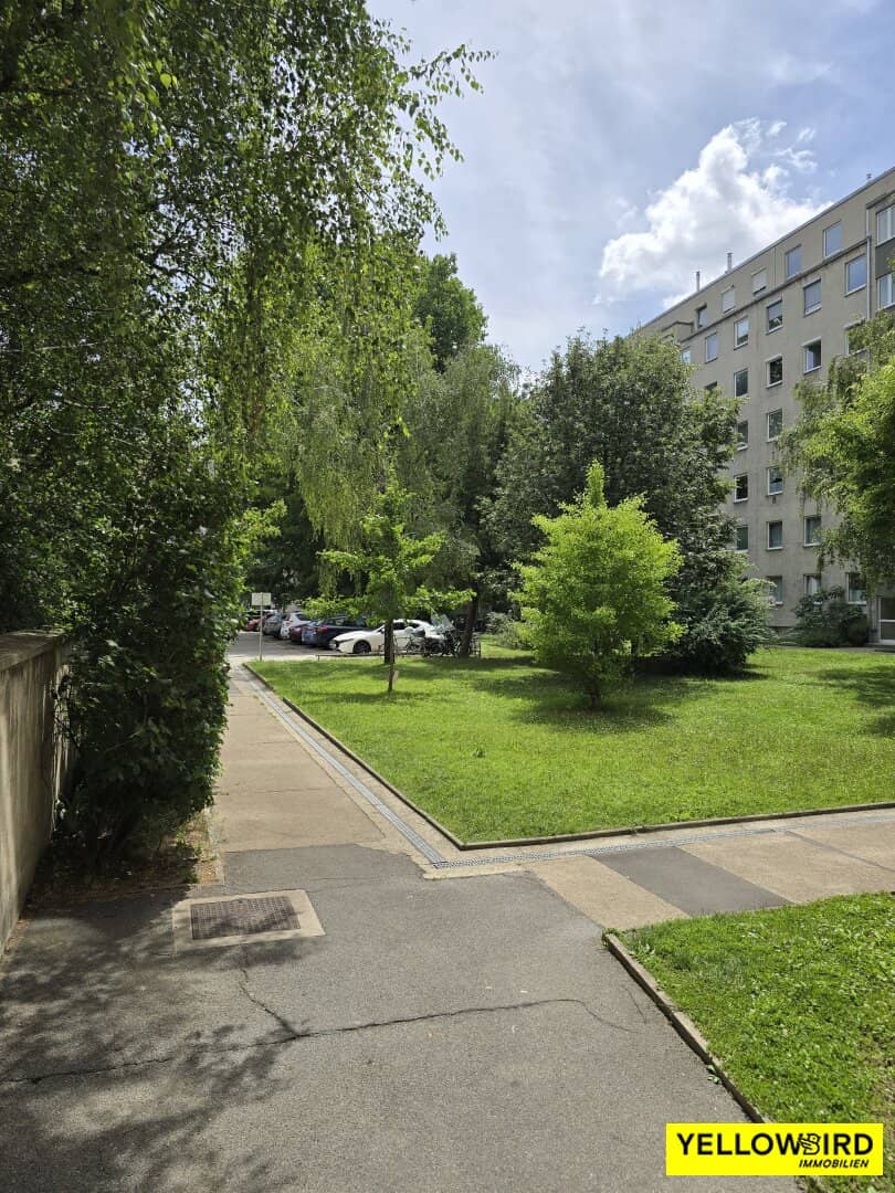 2 Zimmer Wohnung mit Loggia in gepflegter Anlage