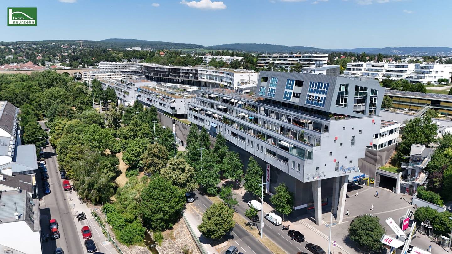 Modern 4-room penthouse apartment with loggia and terrace in Liesing