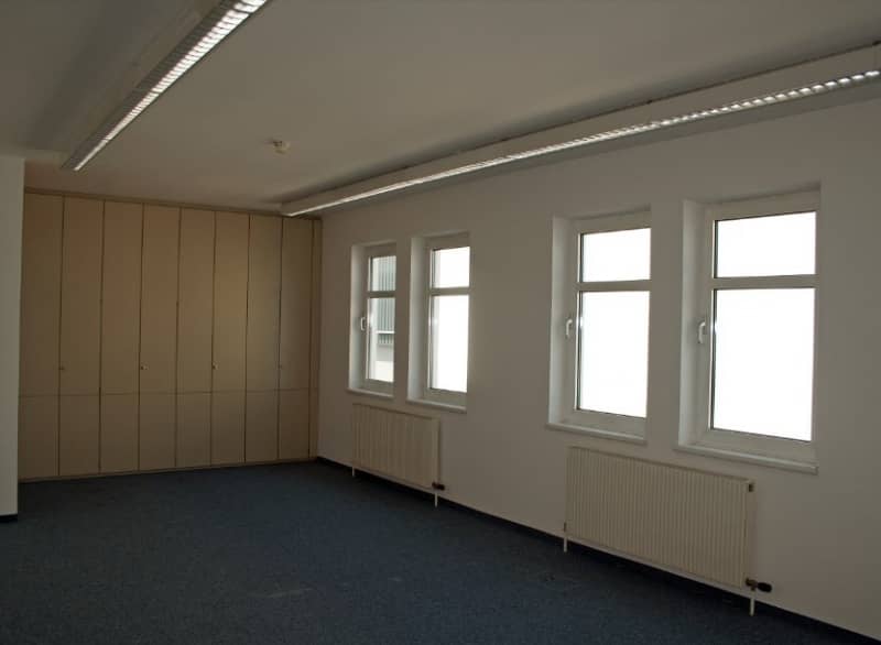 Office Space with Warehouse and Truck Access in Wiener Neudorf