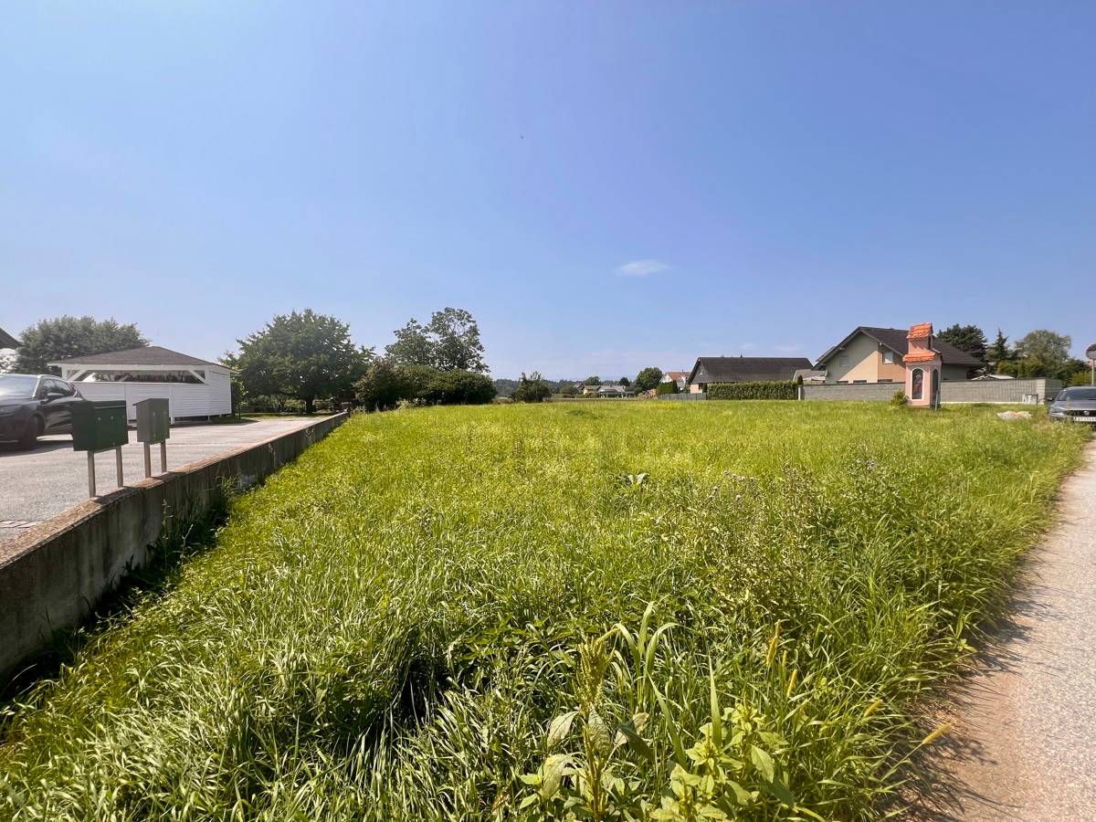 Baugrundstück mit Anschlüssen in zentraler Lage